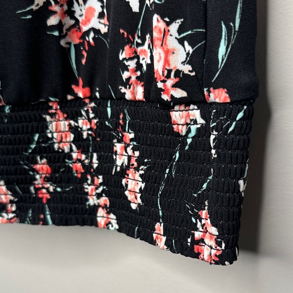 White House Black Market Black and Pink Floral Sleeveless Blouse With Front Tie - Picture 7 of 12